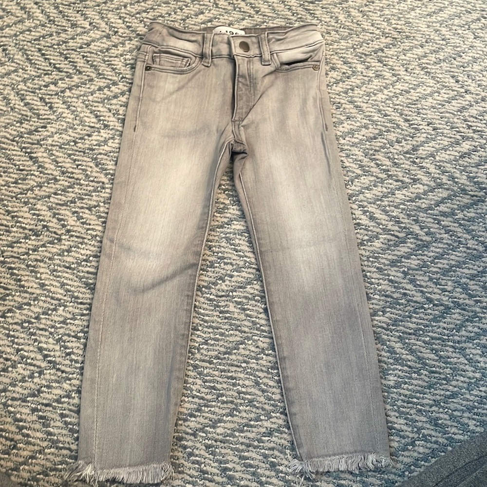 DL1961 Chloe gray skinny jeans size 4 girls. 5 pocket. Unfinished hem.